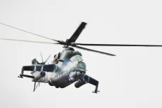 Na Libavé nouzově přistál bitevní vrtulník. Armáda provoz ostatních strojů pozastavila
