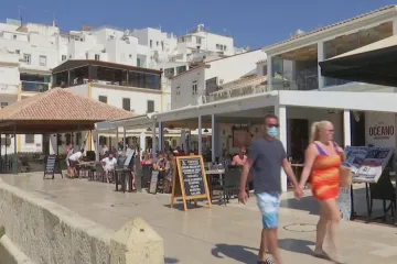 Pandemie ve světě: Portugalsko zakazuje cesty do Lisabonu, v Moskvě přibývá nakažených