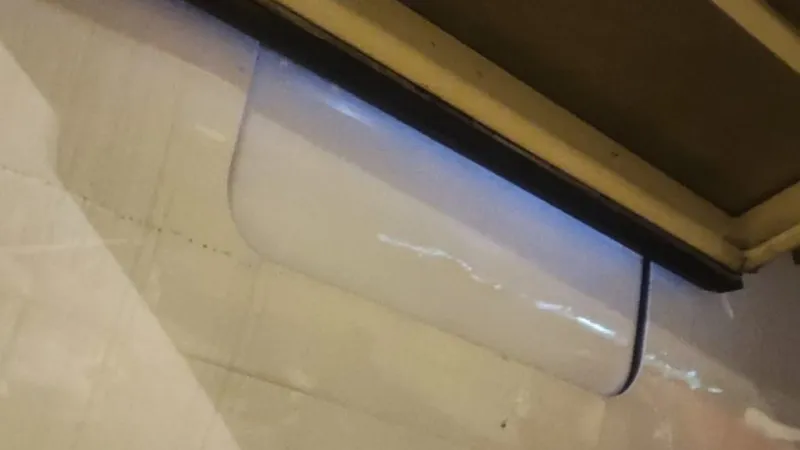 Poškozené místo na slovenském vládním stroji