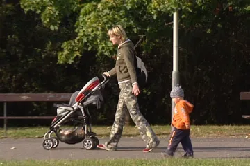 Sociální dávky pro matky samoživitelky