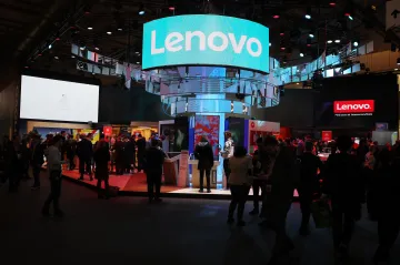 Prodej osobních počítačů klesl posedmé za sebou. Jedničkou se loni stala čínská firma Lenovo