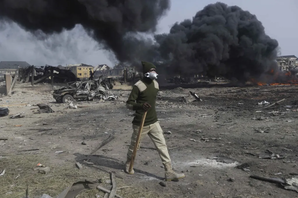 Lagosem otřásl mohutný výbuch. Exploze zdemolovala 50 budov