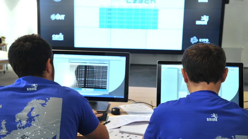 Experti musí ubránit server i zvládnout komunikaci s médii