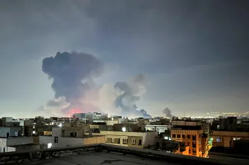 Prozatímní vláda Íránu schválila pozastavení útoků na okolní země