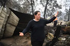 Australští hasiči bojují s časem před příchodem dalších veder. Kouř už dolétl do Argentiny