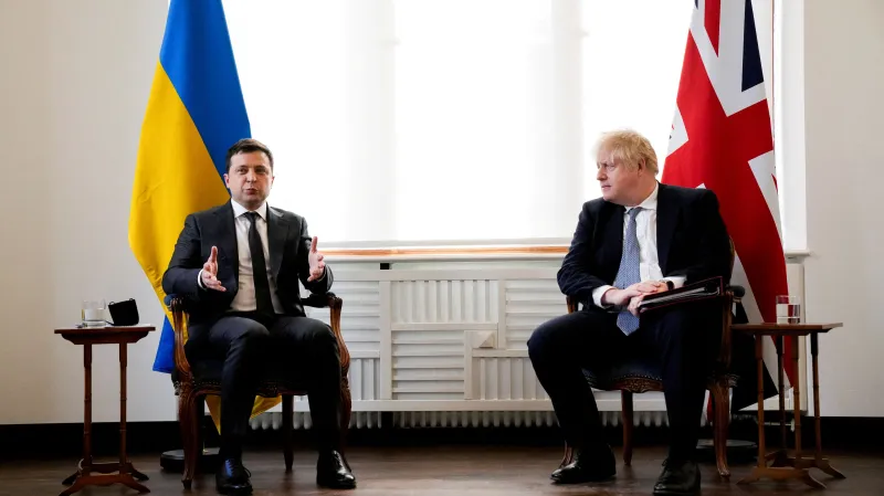 Volodymyr Zelenskyj a Boris Johnson na Bezpečnostní konferenci v Mnichově