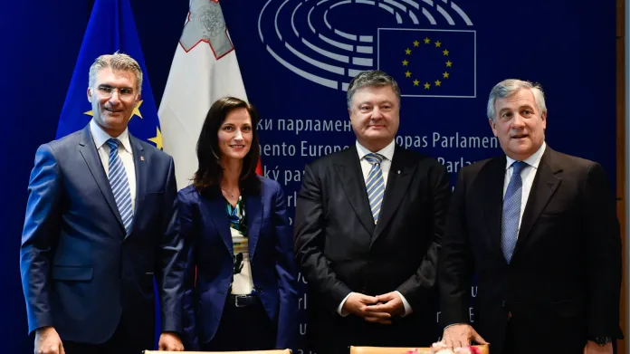 Marija Gabrielová s maltským ministrem Abelem, ukrajinským prezidentem Porošenkem a předsedou EP Tajanim (květen 2017)