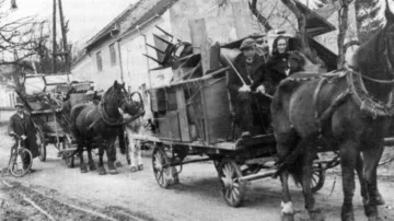 Obyvatelé Rychtářova u Vyškova opouštějí v březnu 1941 vesnici