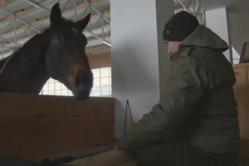 Ukrajinští veteráni se léčí pomocí hipoterapie. Pomáhá jim lépe spát, míní odbornice