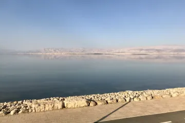 Z řeky Jordán je jen potok, Izraelci musejí šetřit vodou mnohem víc než dosud