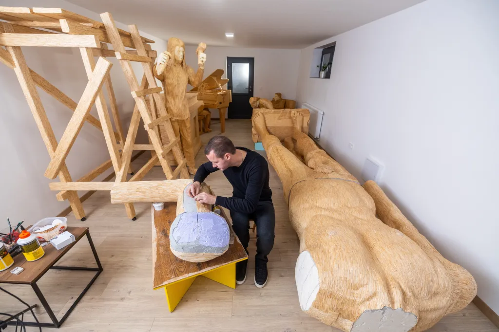 Posledních šest let umělec pracuje na soše Michelangelova Davida