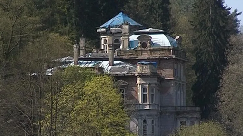 Po patnácti letech chátrání nabídlo ministerstvo kultury pomoc při záchraně lázní v Kyselce na Karlovarsku.