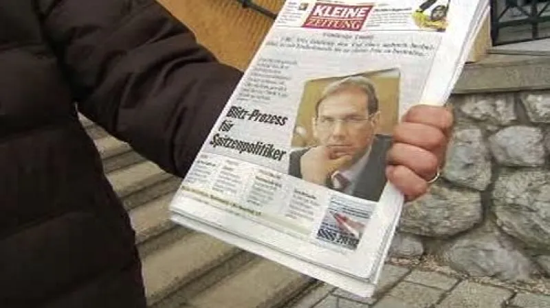 Předseda durynské zemské vlády Dieter Althaus na titulní straně rakouských novin