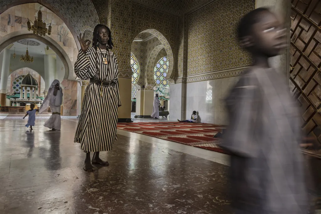 Fotografie z vítězného portfolia Stefana Pensottiho: Velká mešita v senegalském městě Touba