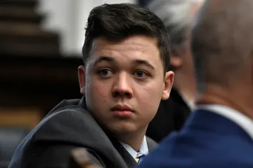 Porota v kauze Kenosha zprostila mladého střelce Rittenhouse všech obvinění