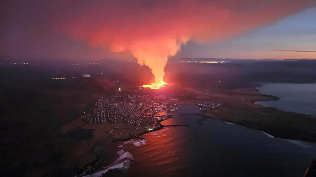 Láva dosáhla města Grindavík
