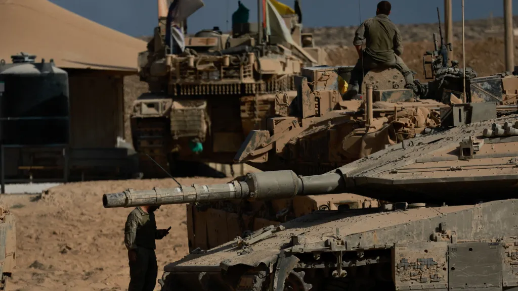 Izraelští vojáci a armádní technika na hranici Gazy (3. září 2025)