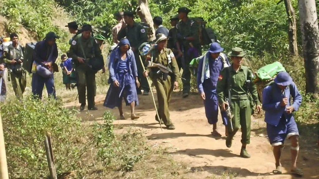 Barmská armády využívá vězně