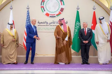 „Budoucnost patří zemím, které dovolí lidem kritizovat své lídry bez strachu z represí,“ řekl Biden v Džiddě