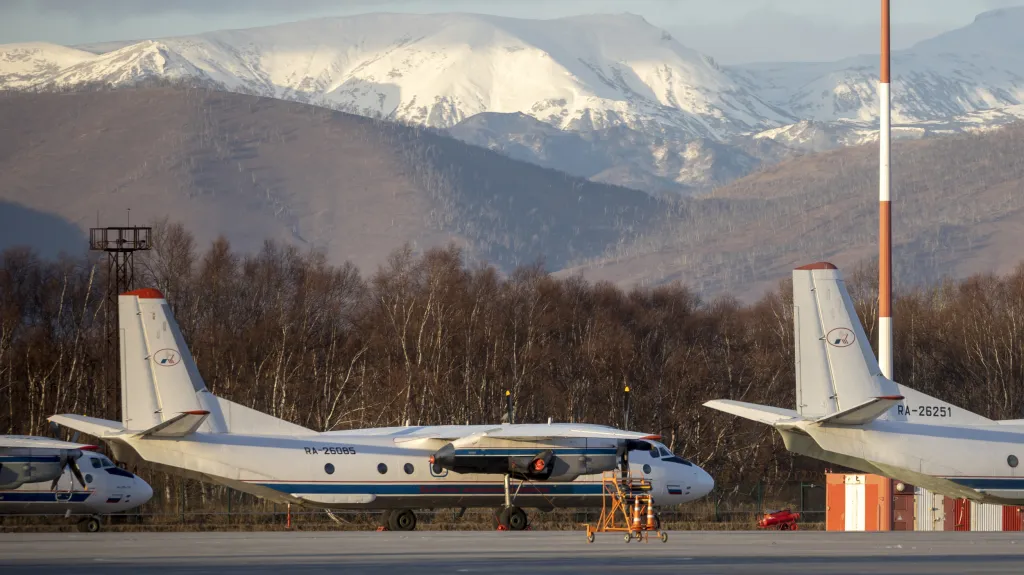 Antonov An-26 na letišti ve městě Petropavlovsk-Kamčatskij (listopad 2020)