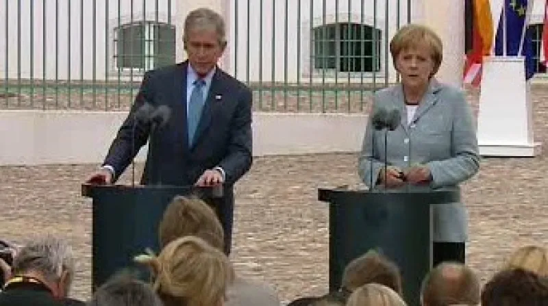 George Bush a Angela Merkelová