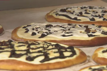 Pro krchlebské tvarohové koláče si jezdí zákazníci z širokého okolí. Počátky růžové ale nebyly