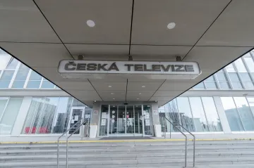 Koaliční poslanci navrhli rozšíření okruhu lidí, kteří nehradí poplatek pro ČT a ČRo
