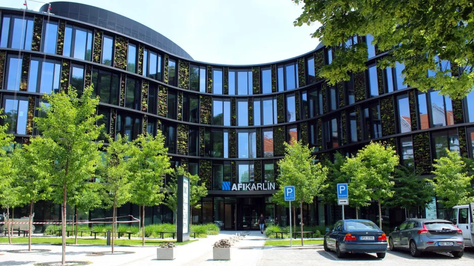 Budovy kancelářského komplexu AFI Karlín v Praze mají zelenou fasádu i střechu