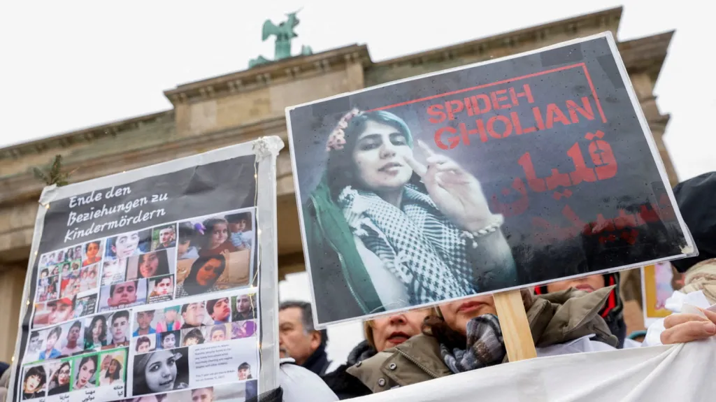 Ilustrační foto: Protest proti íránskému režimu po smrti Mahsy Amíníové v Berlíně