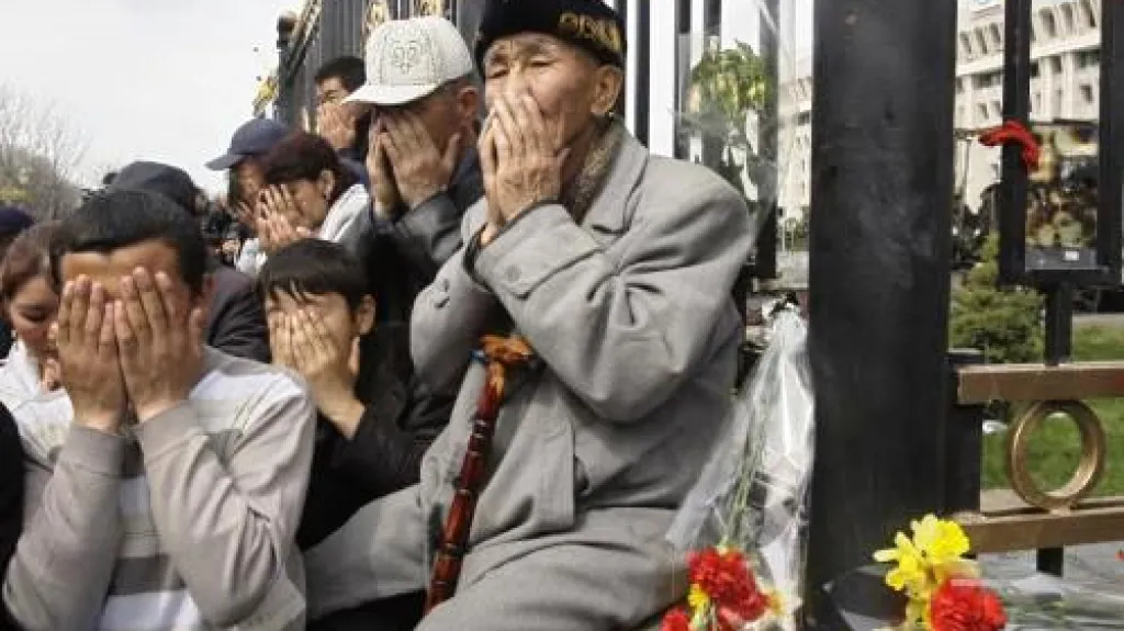 Kyrgyzstán oplakává oběti převratu