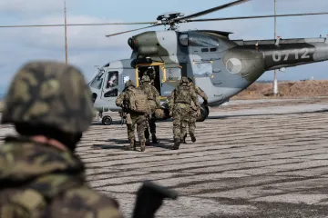 OBRAZEM: Poslední cvičení před misí v Afghánistánu. Čeští vojáci se umí bránit i útoku atentátníka 