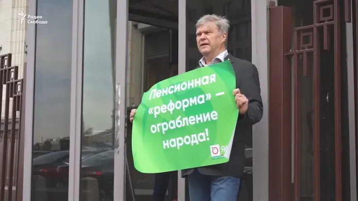 Sergej Mitrochin protestuje proti důchodové reformě