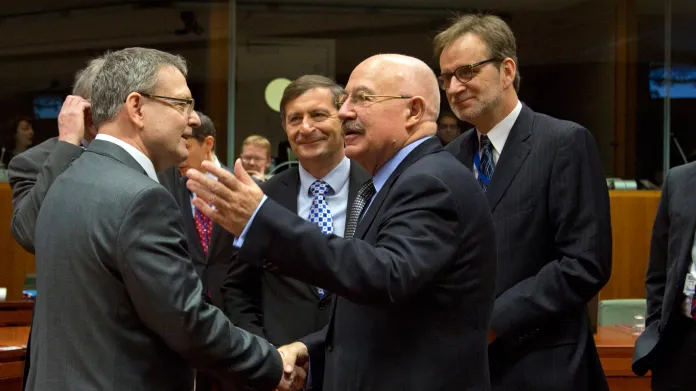 Lubomír Zaorálek a Janos Martonyi na schůzce ministrů zahraničí EU
