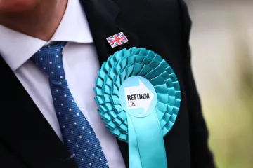 Labouristé v britských místních volbách ztrácí. Starmer řekl, že neodstoupí