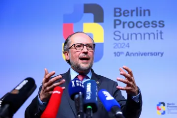 Rakouští lidovci kývli na jednání se svobodnými, vládu zatím povede Schallenberg