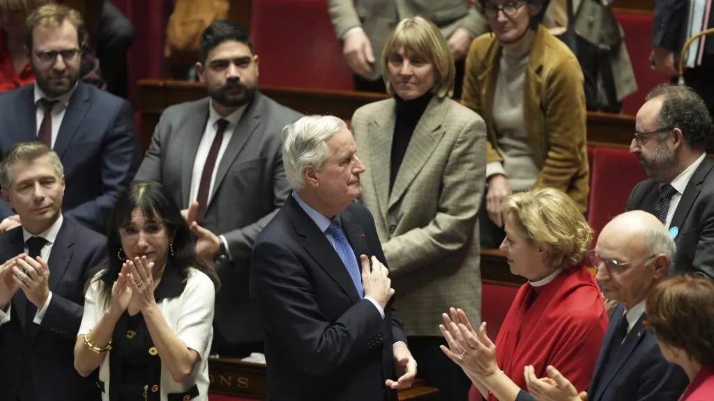 Premiér Michel Barnier po hlasování o nedůvěře vládě