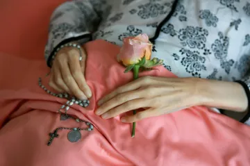 Nebojte se říct si o pomoc. Ze smrti i z paliativní péče mají Češi strach