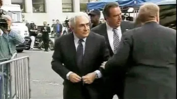Dominique Strauss-Kahn přichází k soudu