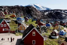 Trumpův sen o Grónsku. Z brány ke zdrojům v tající Arktidě Američané dohlížejí na Rusko