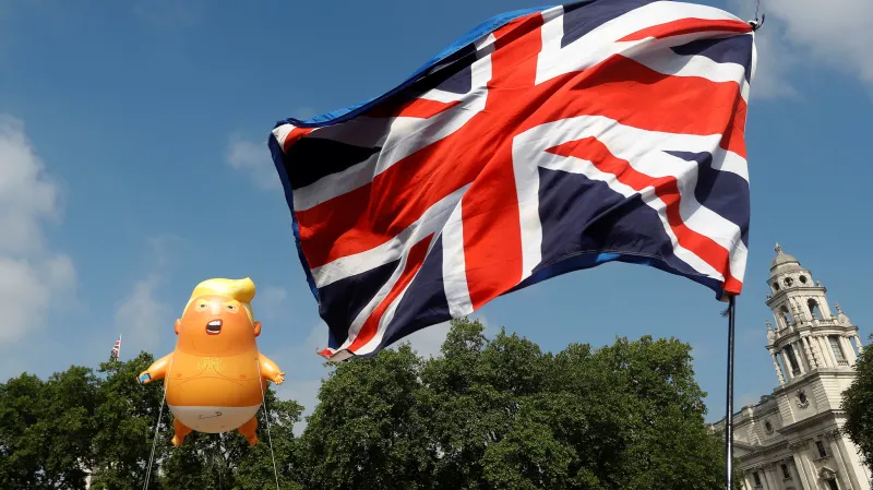Zpravodaj ČT Vostal o protestech proti Trumpovi v Británii