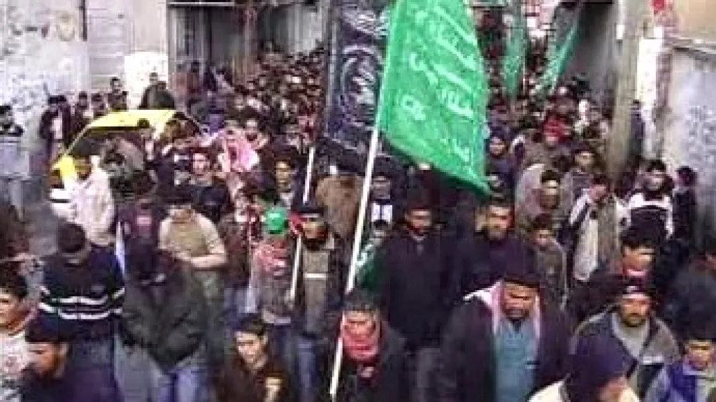 Demonstrující muslimové