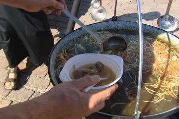 V Plzni tekla polévka proudem