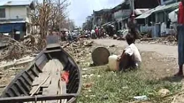 Následky cyklonu Nargis, který v Barmě zabíl desítky tisíc lidí.