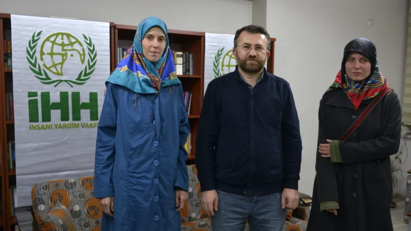 Češky Antonie a Hanka a zástupce IHH Şahin