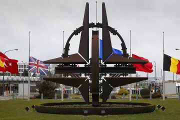 Většina sněmovních stran si vazby s NATO cení. Kritičtí jsou komunisté a SPD