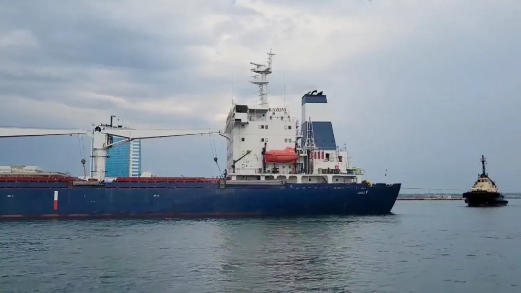 Loď s ukrajinským obilím vyplouvá z Oděsy