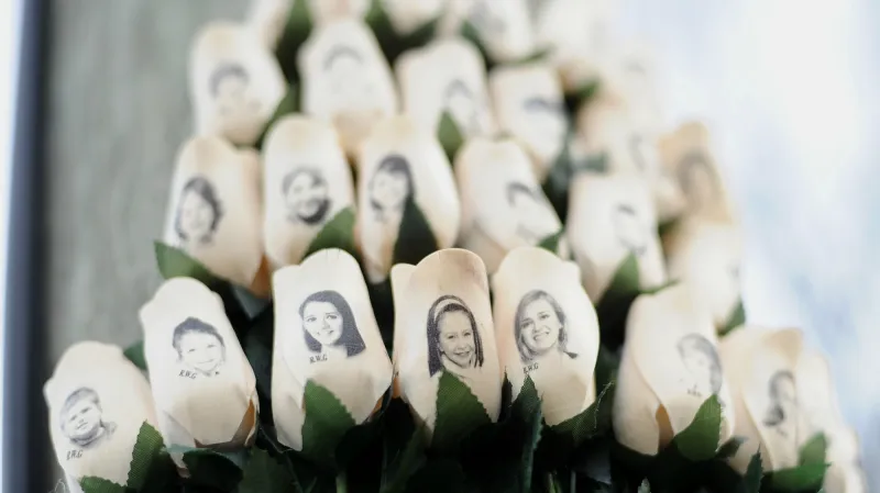 Výročí střelby na škole Sandy Hook v Newtownu