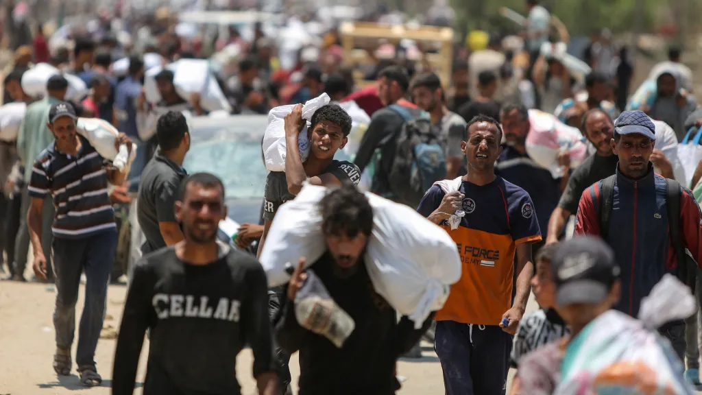 Palestinci obdrželi humanitární pomoc v Rafahu na jihu Pásma Gazy