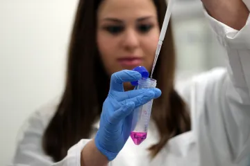 První účinný lék na rakovinu slinivky prošel testy. Zdvojnásobuje délku přežití