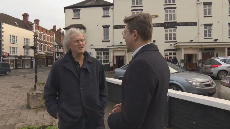 Tim Martin, zakladatel sítě hospod a restaurací Wetherspoon, se zpravodajem ČT Bohumilem Vostalem